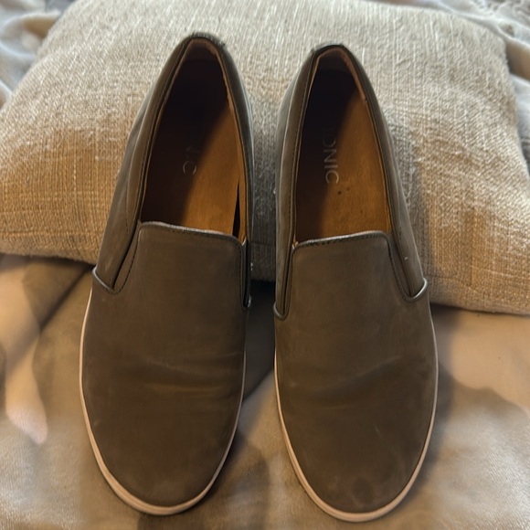 VIONIC womens slip on sneakers size 9 excellent condition - Picture 2 of 11